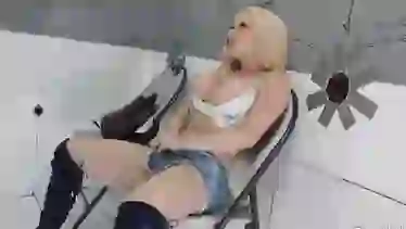 Nikki Delano сосет огромный хуй нигера через дырку в стене